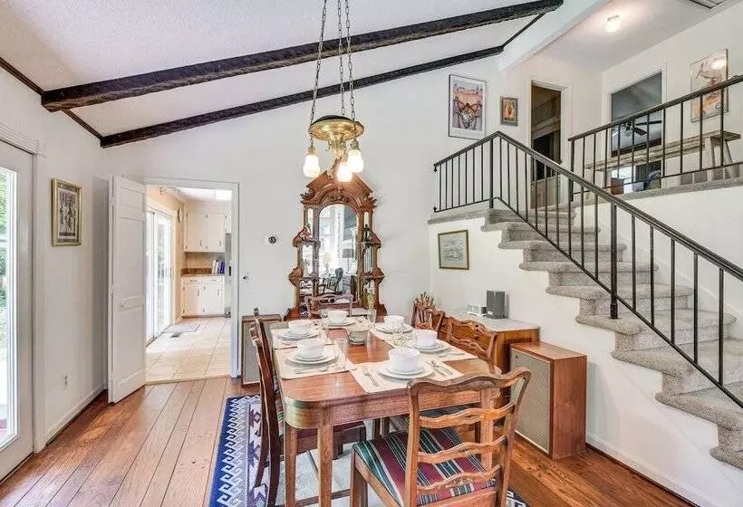 Spacious Home W/ Porch, 4 Mi To Downtown Clemson!