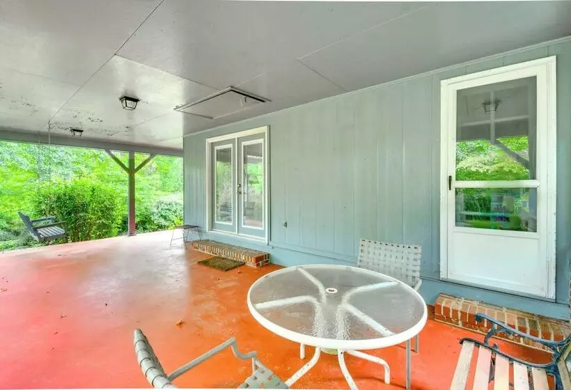 Spacious Home W/ Porch, 4 Mi To Downtown Clemson!
