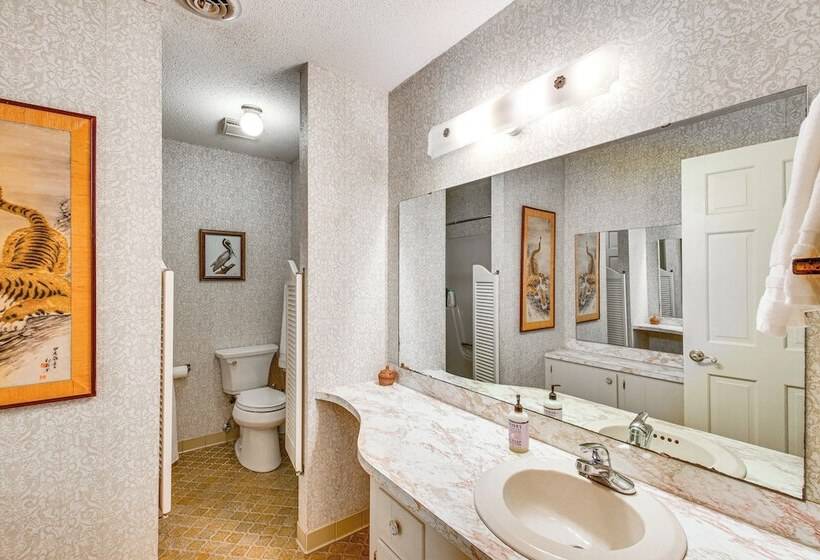 Spacious Home W/ Porch, 4 Mi To Downtown Clemson!