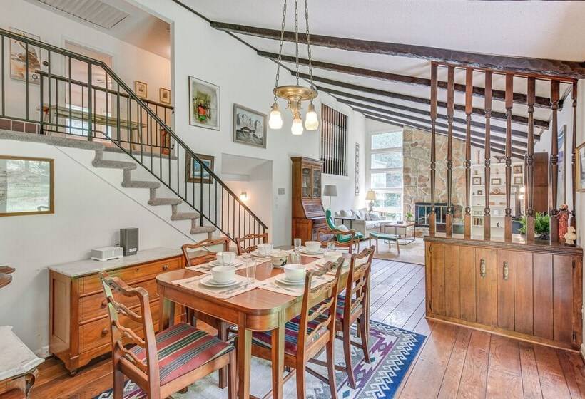 Spacious Home W/ Porch, 4 Mi To Downtown Clemson!