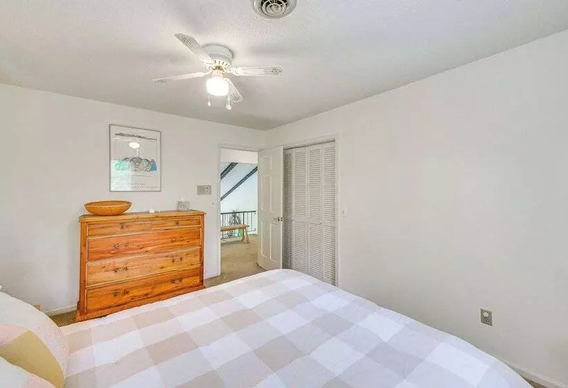 Spacious Home W/ Porch, 4 Mi To Downtown Clemson!