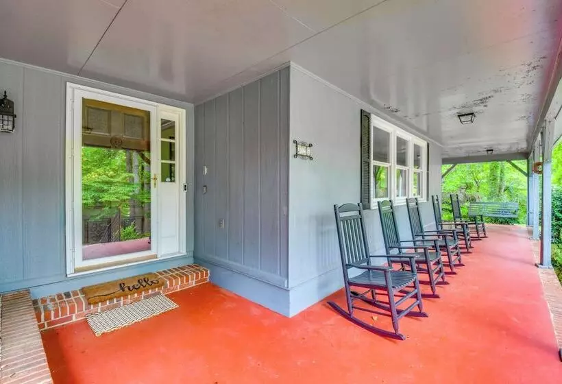 Spacious Home W/ Porch, 4 Mi To Downtown Clemson!