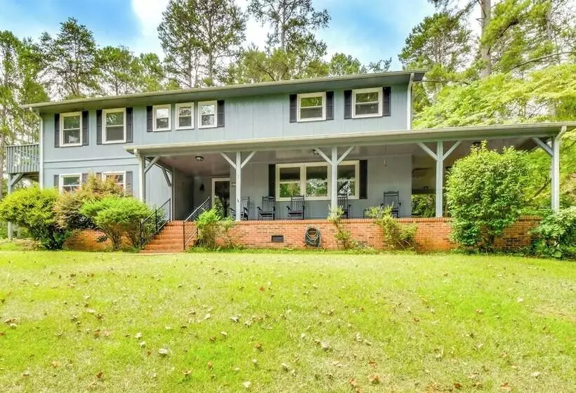 Spacious Home W/ Porch, 4 Mi To Downtown Clemson!