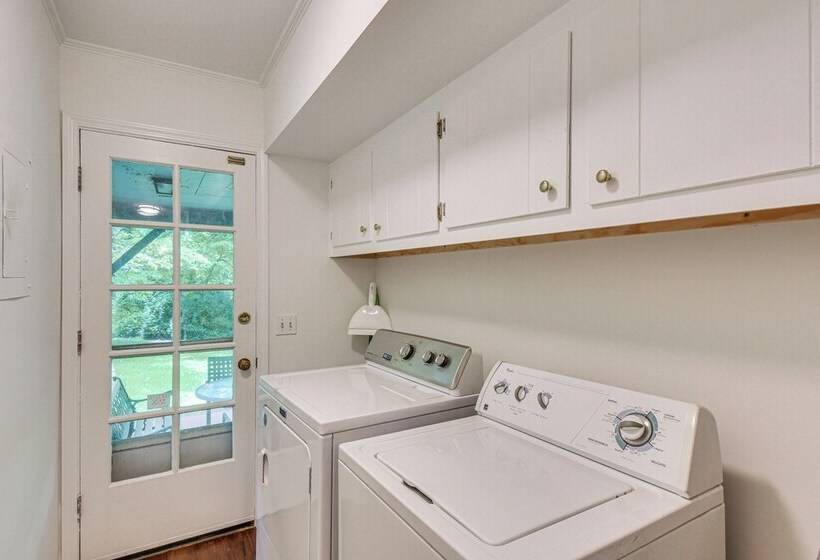 Spacious Home W/ Porch, 4 Mi To Downtown Clemson!