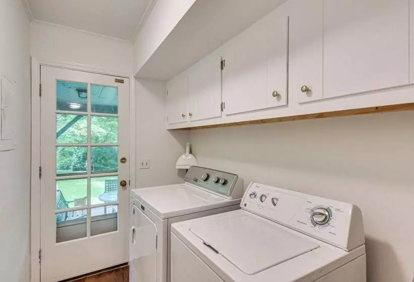 Spacious Home W/ Porch, 4 Mi To Downtown Clemson!