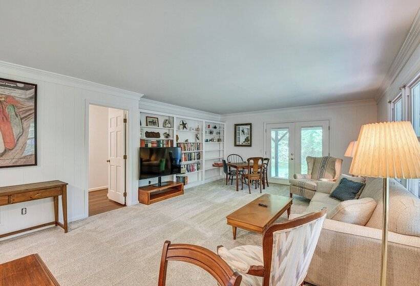 Spacious Home W/ Porch, 4 Mi To Downtown Clemson!