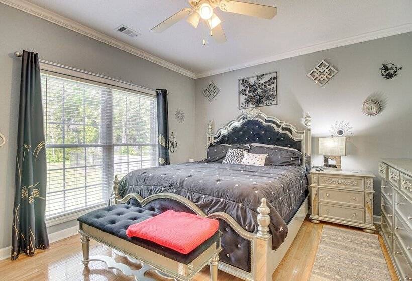 Spacious Richmond Hill Hideaway W/ Deck!