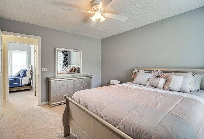 Spacious Richmond Hill Hideaway W/ Deck!