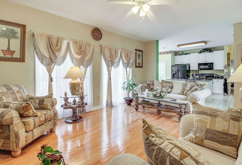 Spacious Richmond Hill Hideaway W/ Deck!