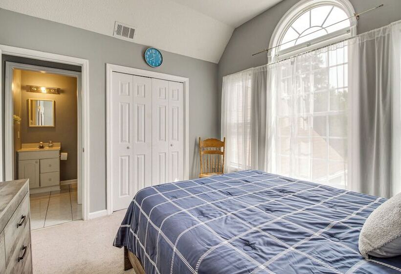 Spacious Richmond Hill Hideaway W/ Deck!