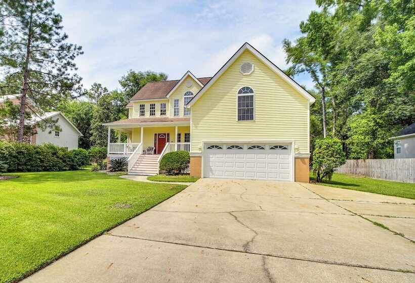 Spacious Richmond Hill Hideaway W/ Deck!