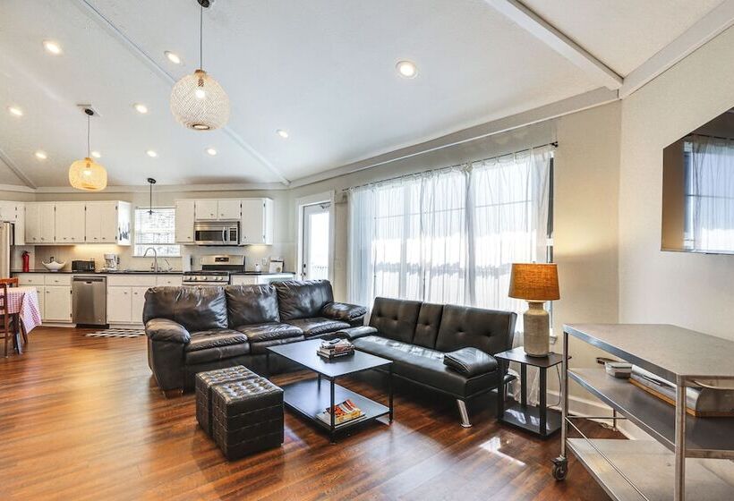 The Octagon House    Oceanfront Carrabelle Oasis