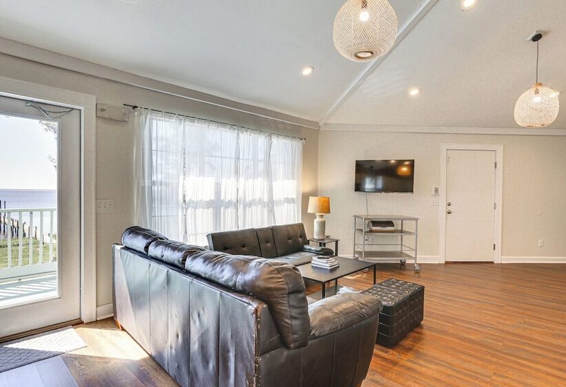 The Octagon House    Oceanfront Carrabelle Oasis