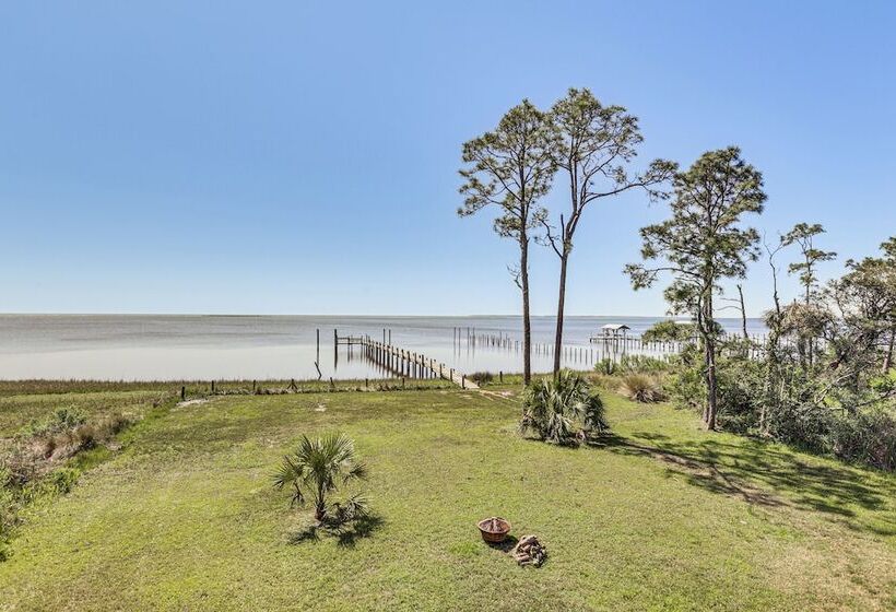 The Octagon House    Oceanfront Carrabelle Oasis