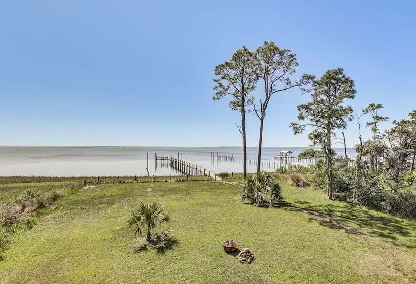 The Octagon House    Oceanfront Carrabelle Oasis