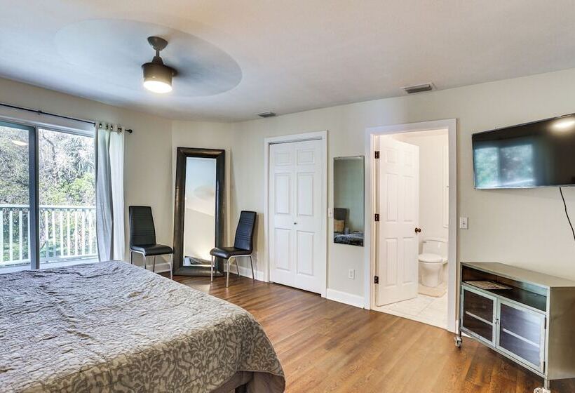 The Octagon House    Oceanfront Carrabelle Oasis