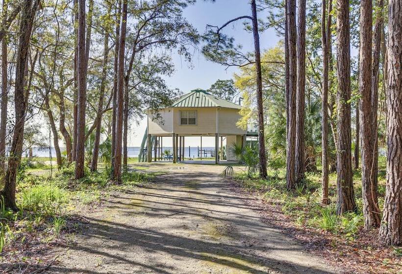 The Octagon House    Oceanfront Carrabelle Oasis