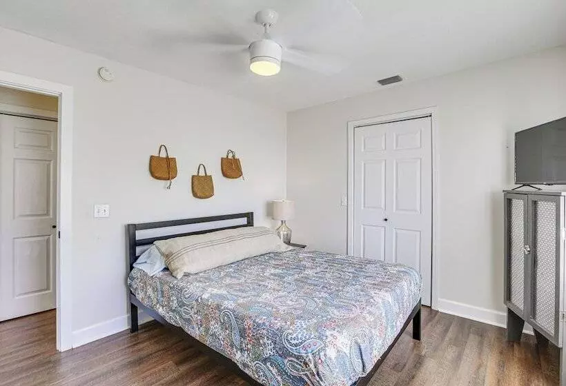The Octagon House    Oceanfront Carrabelle Oasis
