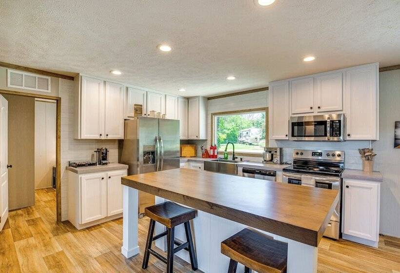 Cedar Creek Reservoir Home W/ Private Boat Ramp!