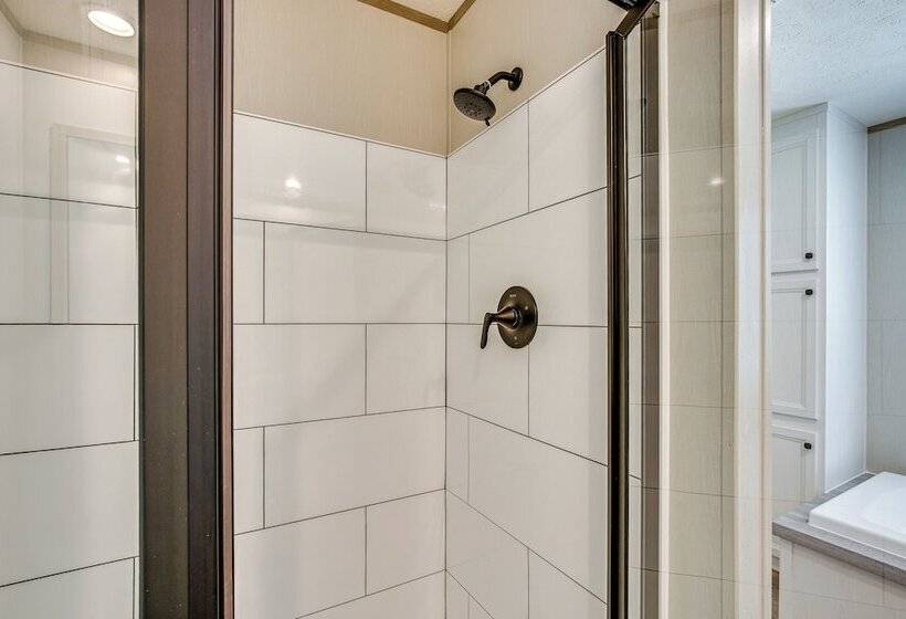 Cedar Creek Reservoir Home W/ Private Boat Ramp!