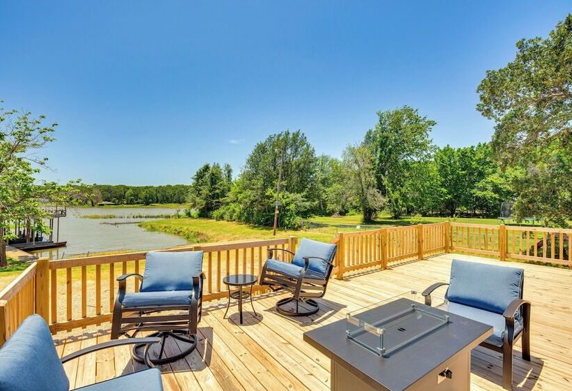 Cedar Creek Reservoir Home W/ Private Boat Ramp!