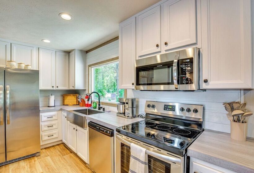 Cedar Creek Reservoir Home W/ Private Boat Ramp!