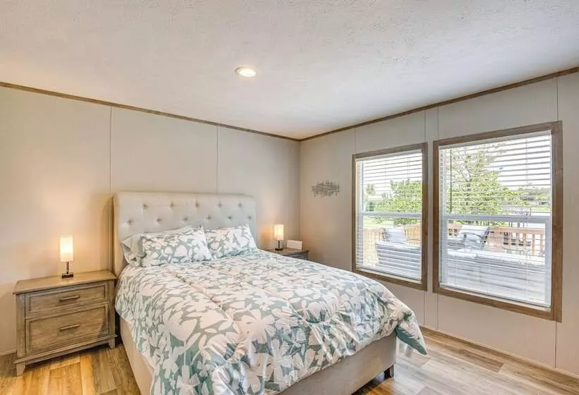 Cedar Creek Reservoir Home W/ Private Boat Ramp!