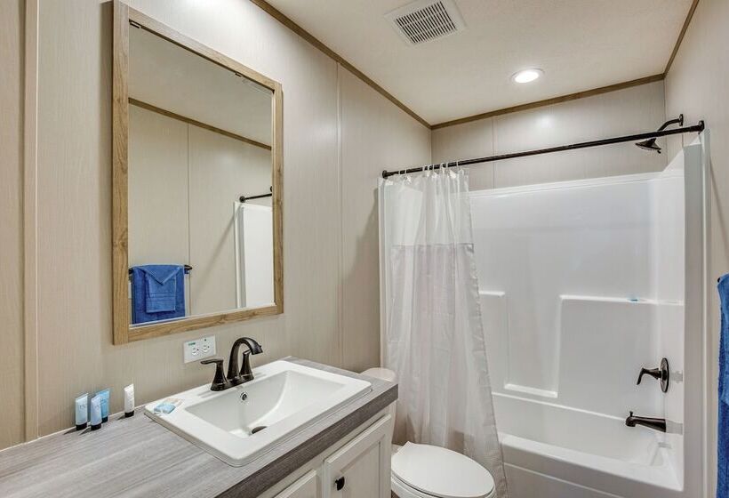 Cedar Creek Reservoir Home W/ Private Boat Ramp!