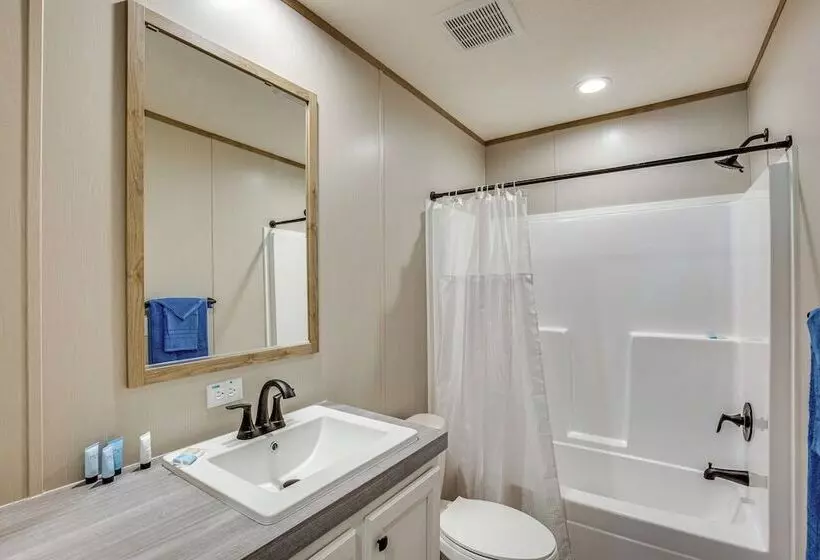 Cedar Creek Reservoir Home W/ Private Boat Ramp!