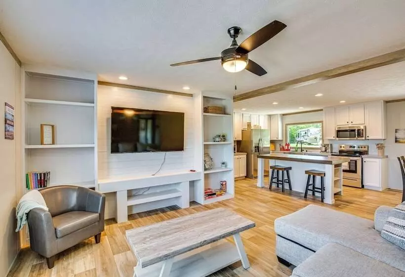 Cedar Creek Reservoir Home W/ Private Boat Ramp!