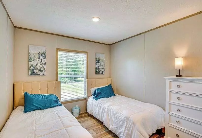 Cedar Creek Reservoir Home W/ Private Boat Ramp!