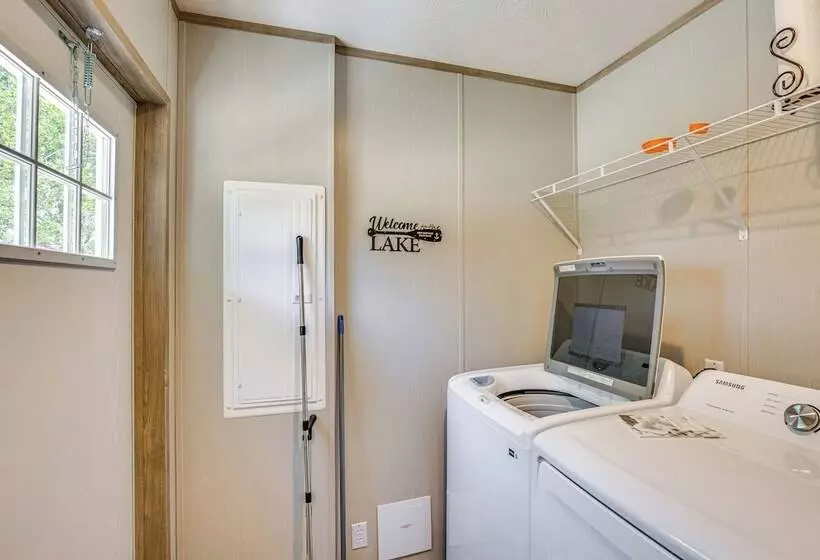 Cedar Creek Reservoir Home W/ Private Boat Ramp!