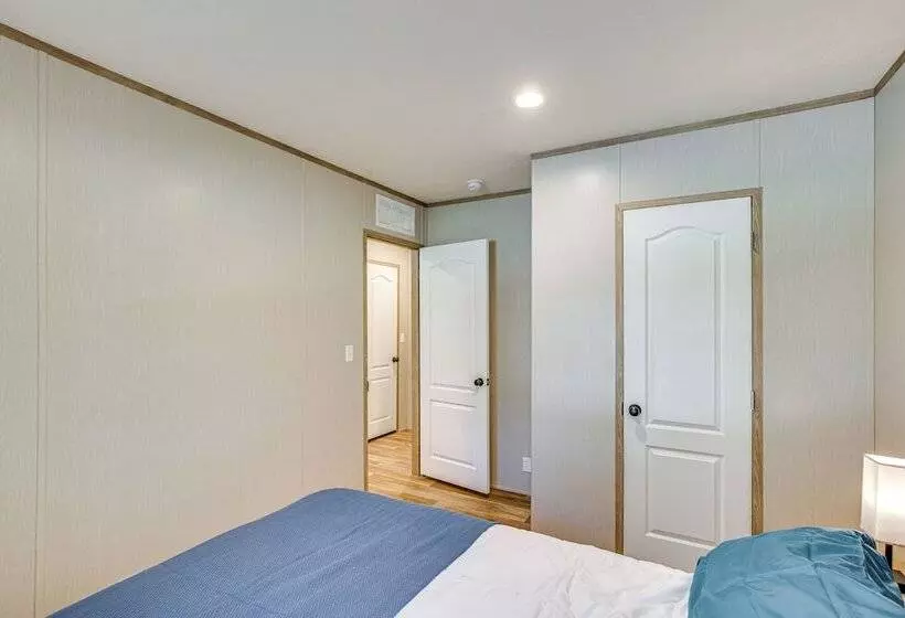 Cedar Creek Reservoir Home W/ Private Boat Ramp!