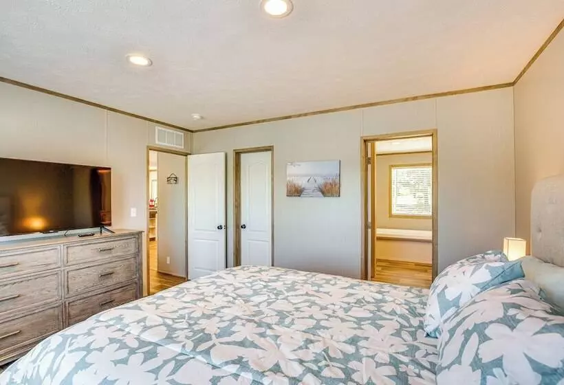 Cedar Creek Reservoir Home W/ Private Boat Ramp!