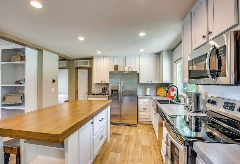 Cedar Creek Reservoir Home W/ Private Boat Ramp!