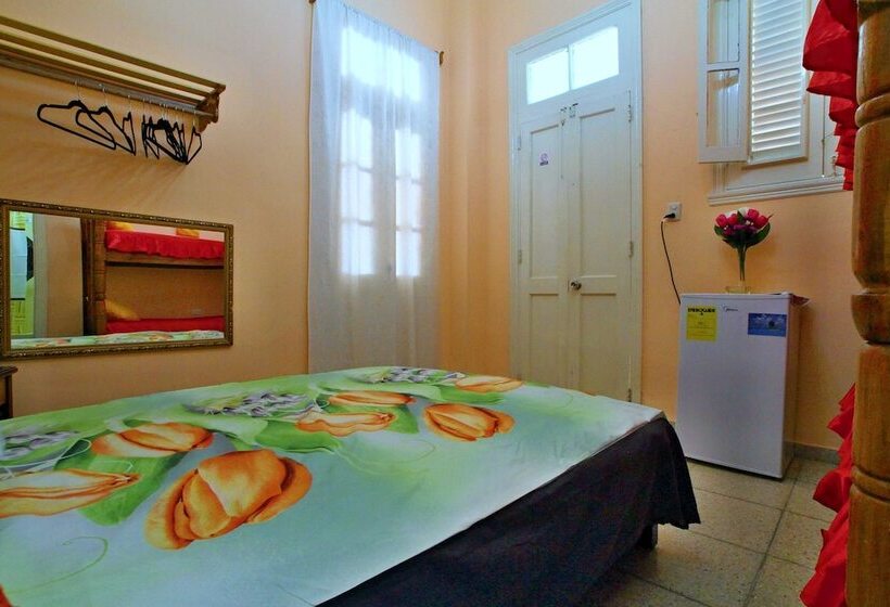 تختخواب و صبحانه Casa J. Puldon