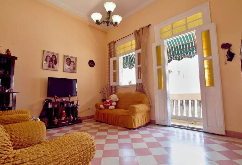 تختخواب و صبحانه Casa J. Puldon