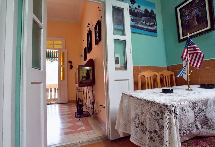 تختخواب و صبحانه Casa J. Puldon