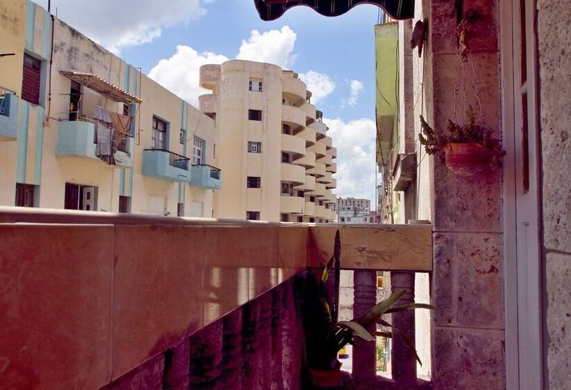 تختخواب و صبحانه Casa J. Puldon