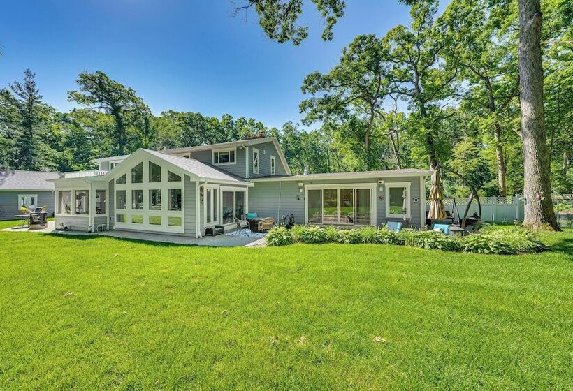 Expansive Fontana Home < 2 Mi To Geneva Lake!