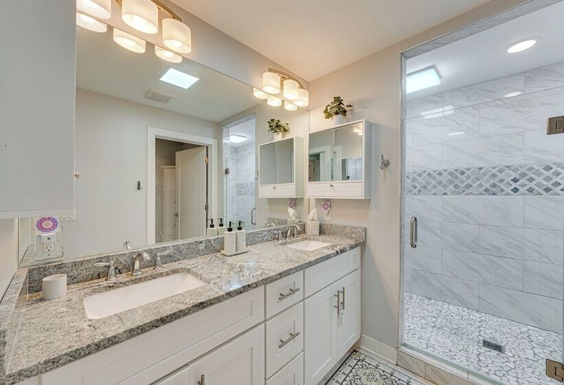 Expansive Fontana Home < 2 Mi To Geneva Lake!