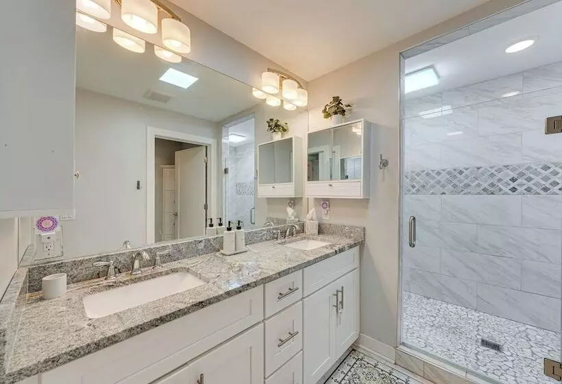 Expansive Fontana Home < 2 Mi To Geneva Lake!