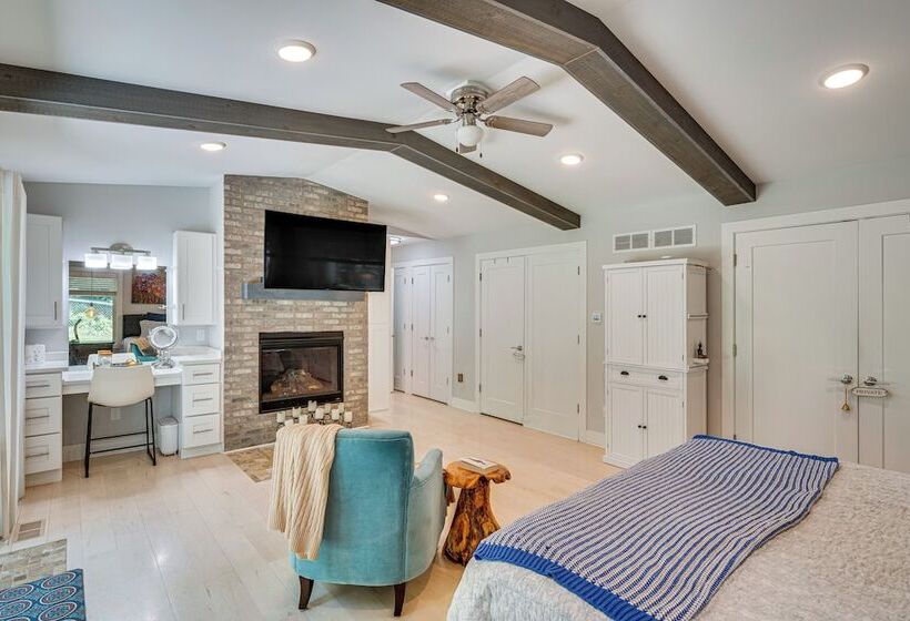 Expansive Fontana Home < 2 Mi To Geneva Lake!