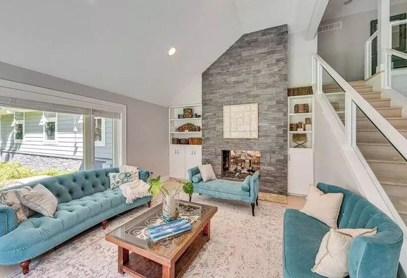 Expansive Fontana Home < 2 Mi To Geneva Lake!