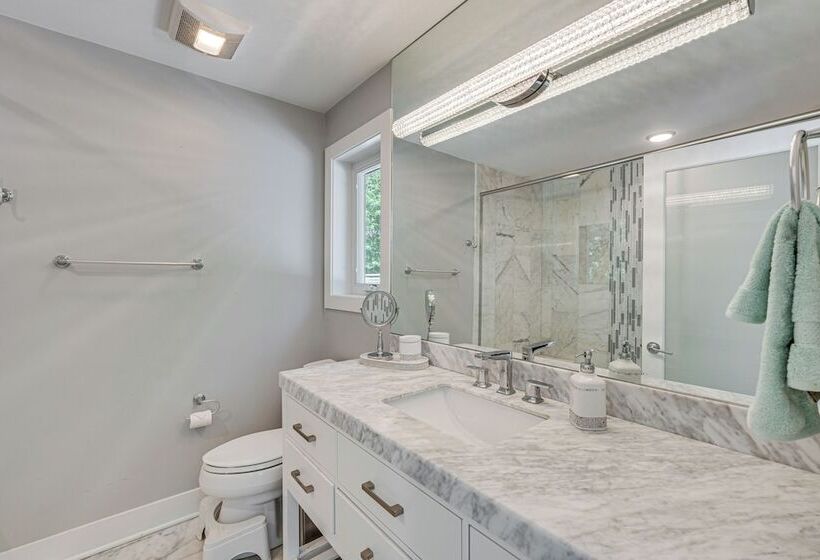 Expansive Fontana Home < 2 Mi To Geneva Lake!