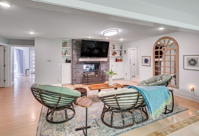 Expansive Fontana Home < 2 Mi To Geneva Lake!