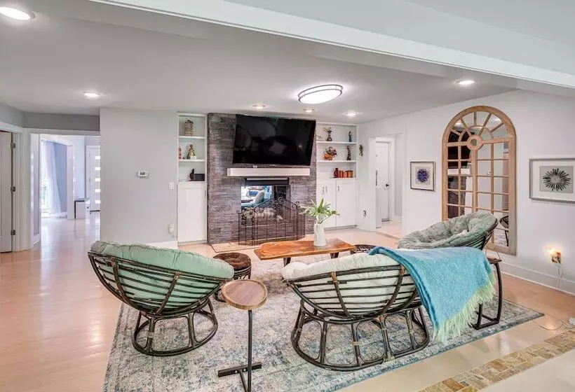 Expansive Fontana Home < 2 Mi To Geneva Lake!