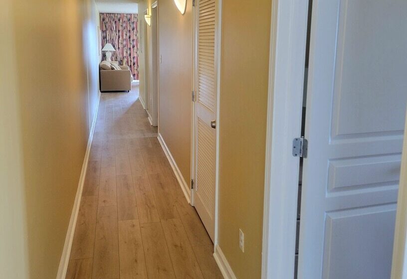 מוטל Water's Edge Ocean Resort