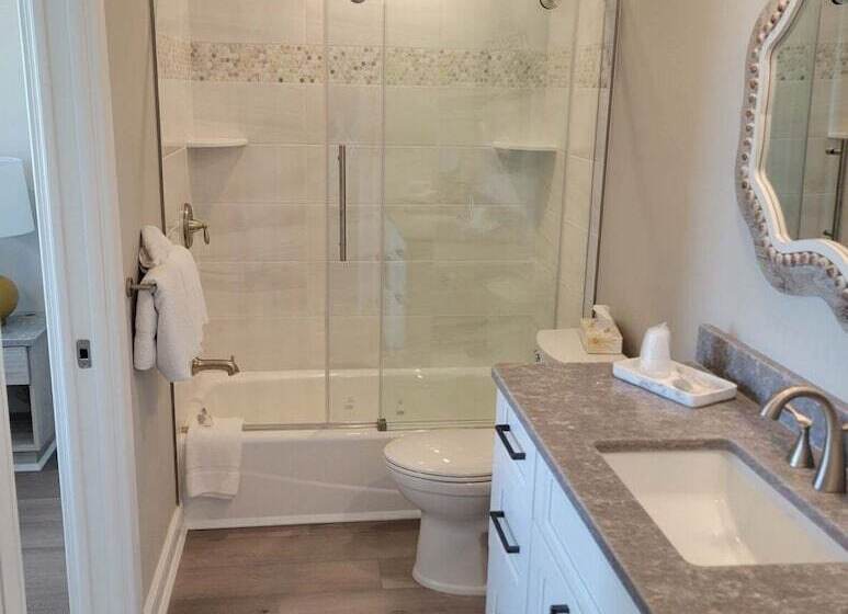 מוטל Water's Edge Ocean Resort