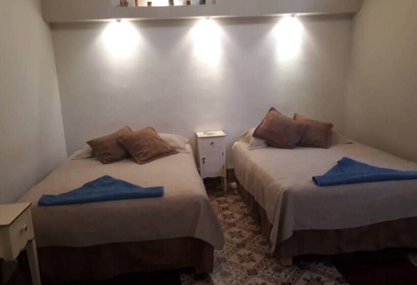 پانسیون Hostal 1810